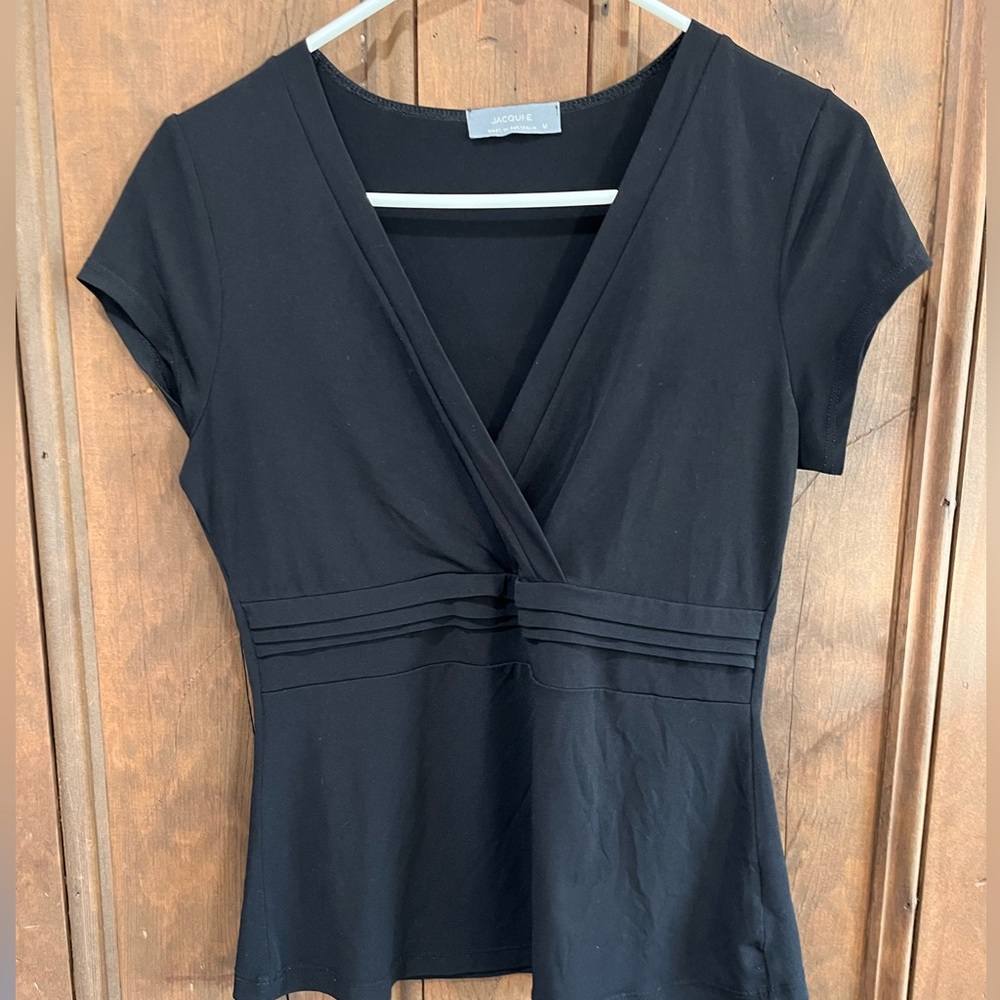 JACQUI-E SHORT SLEEVE LOW CUT STRETCH SHIRT